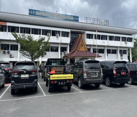 Antusias masyarakat meningkat pada hari terakhir program pemutihan denda pajak (foto/Yuni)